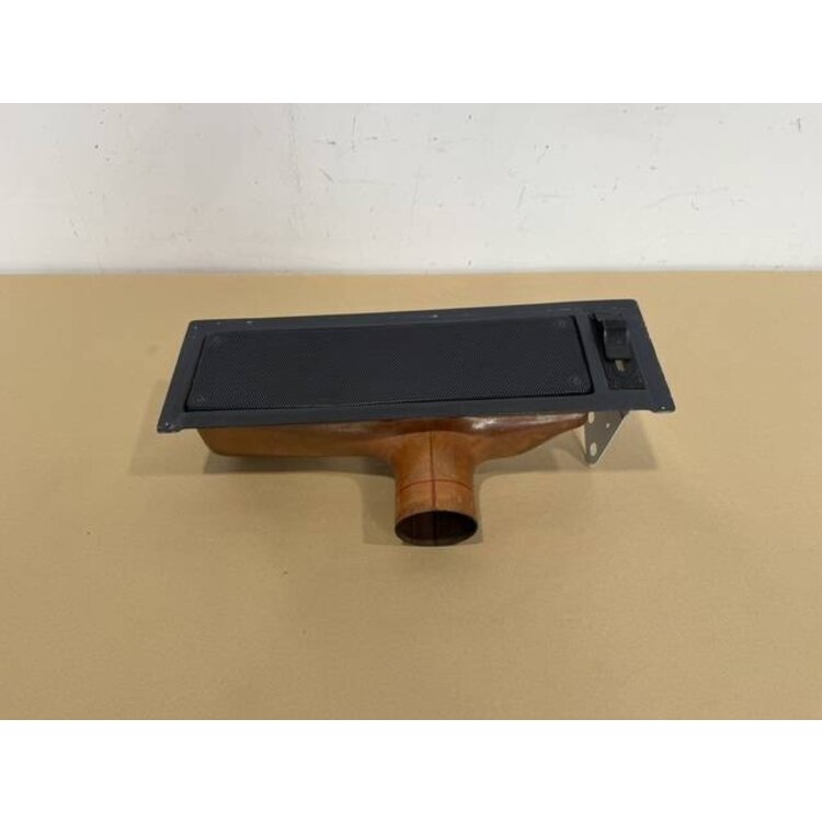 OUTLET ASSY LH P/N: D2121208600000 S/N: SI025059