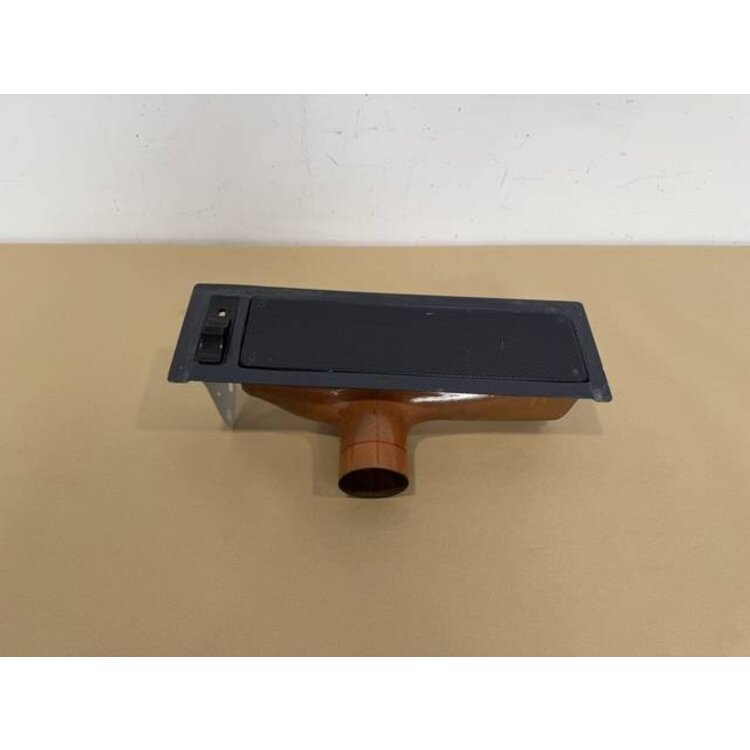 OUTLET ASSY RH P/N: D2121208600100 S/N: SI042060