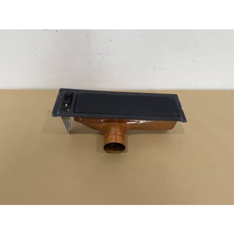 OUTLET ASSY RH P/N: D2121208600100 S/N: SI042061