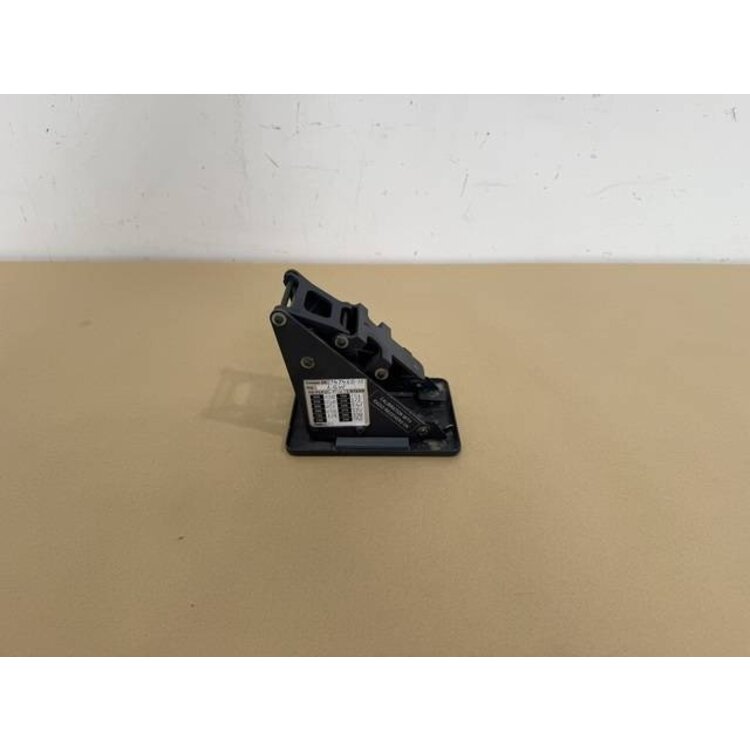 BRACKET ASSY COMPASS P/N: D2511007300500 S/N: SI070043