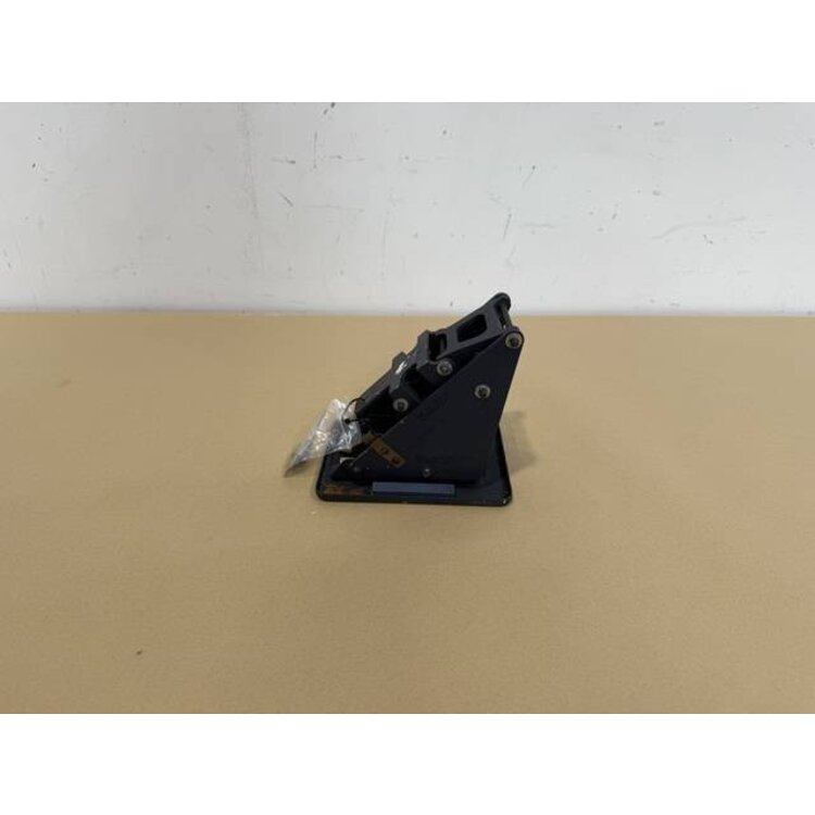 BRACKET ASSY COMPASS P/N: D2511007300500 S/N: SI070044