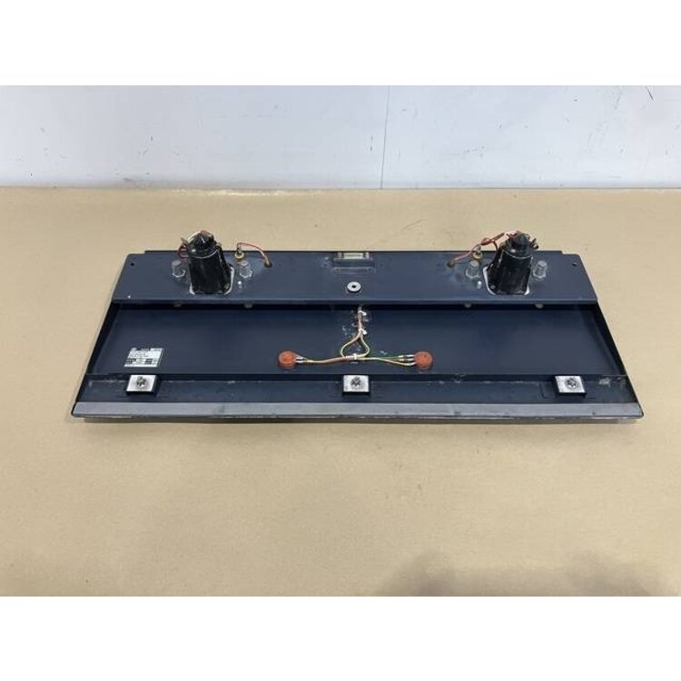 FLOOD LIGHT UNIT CENTER P/N: 2LA005542-50 S/N: 343