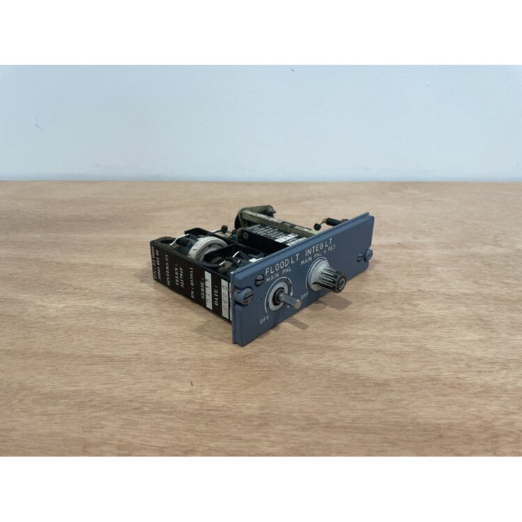 111VU FLOOD LIGHT PANEL P/N: D9251504600000 S/N: PB10249