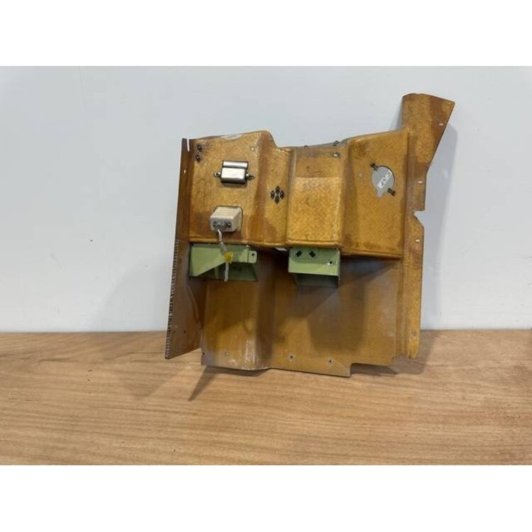 FWD PANEL RH P/N: 232A1601-18 S/N: SI2421002