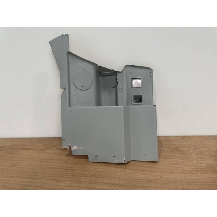 FWD PANEL RH P/N: 232A1601-18 S/N: SI2421003