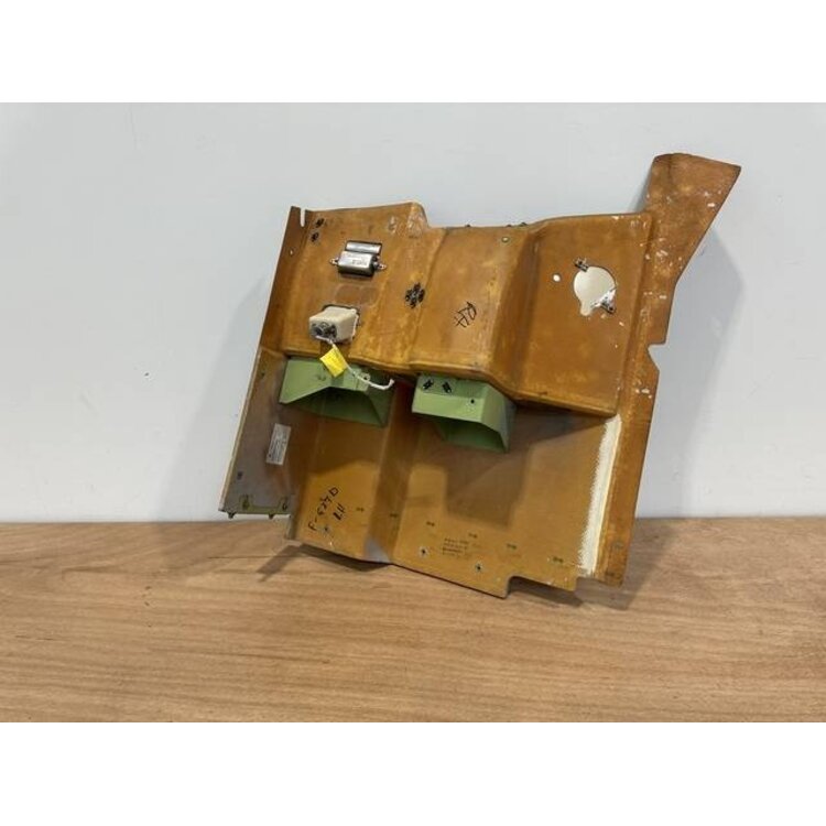 FWD PANEL RH P/N: 232A1601-18 S/N: SI2421004