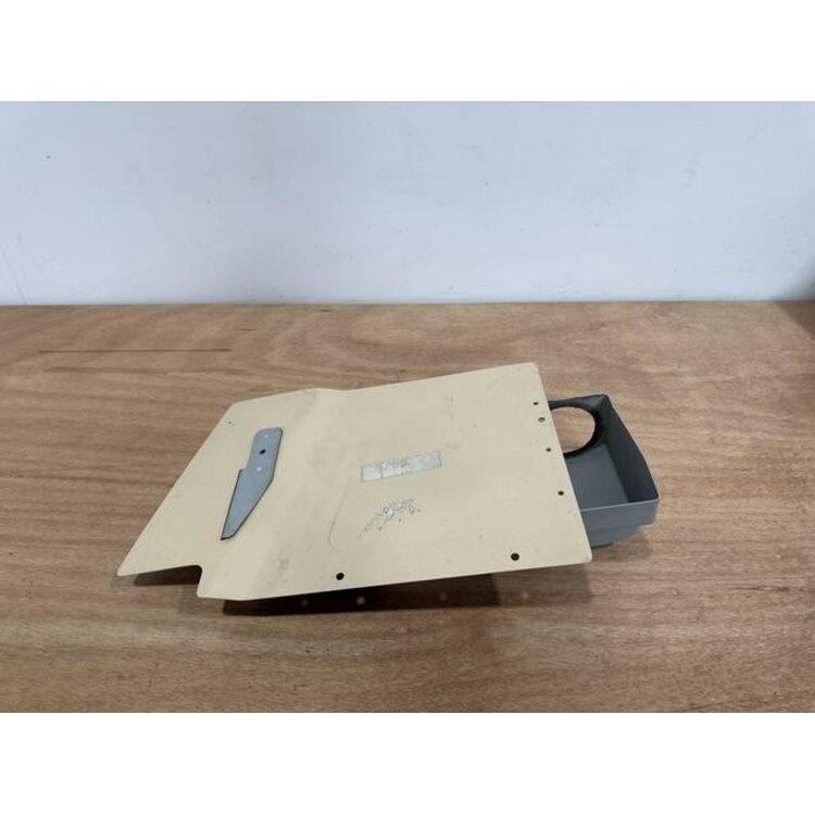 THROTTLE QUADRANT LOWER PANEL RH P/N: 232A1631-3 S/N: SI2433002