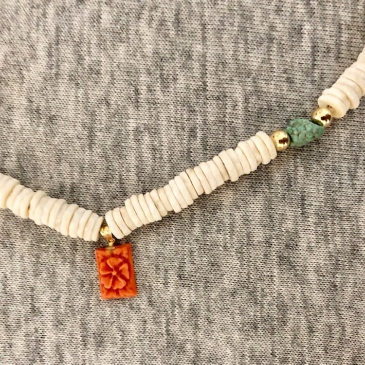 Suf necklace triple coral