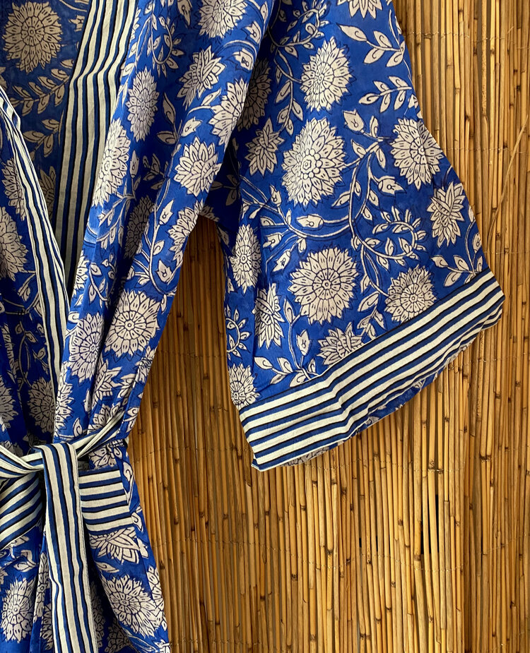 Blue floral striped bathrope