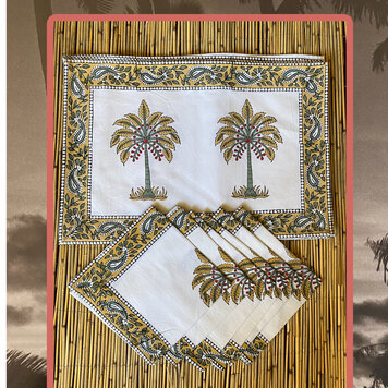 Palm placemet set with napkins