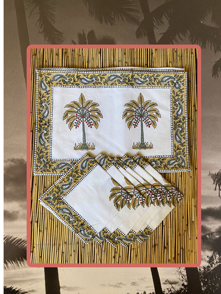 palm placemet set with napkins