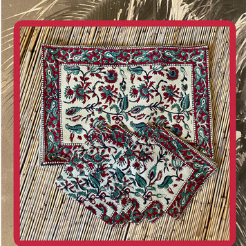 Bordeaux and green placemat set with napkins