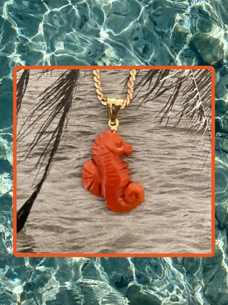 Coral seahorse charm 18 crt setting