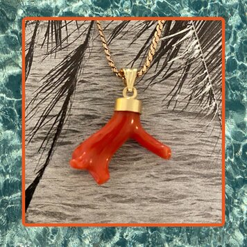 Coral branch charm 18 crt setting