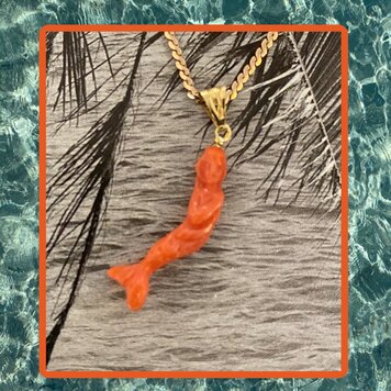 Coral mermaid charm 18 crt gold setting