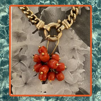 Bunch of coral beads 18 crt gold setting