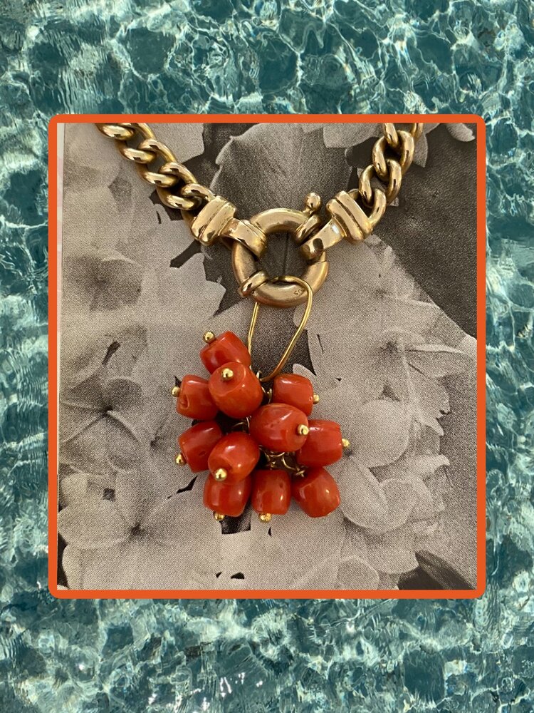 Bunch of coral beads 18 crt gold setting