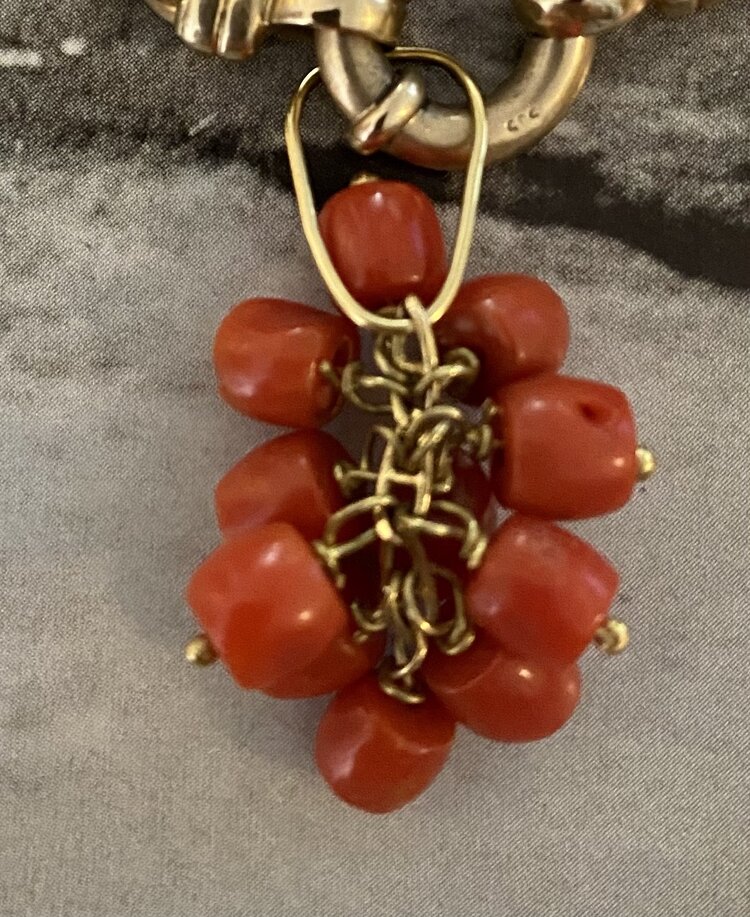 Bunch of coral beads 18 crt gold setting