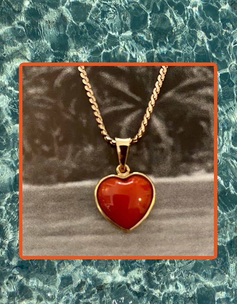 Coral heart large 18 crt gold setting
