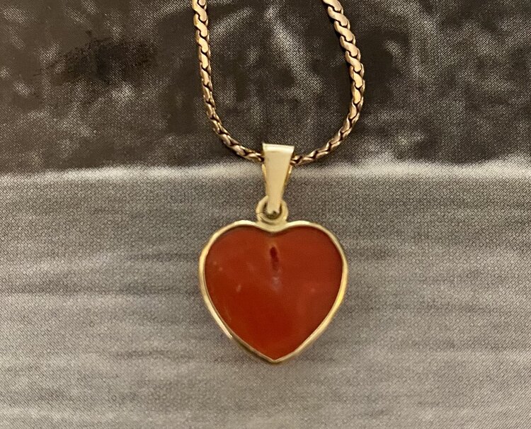 Coral heart large 18 crt gold setting