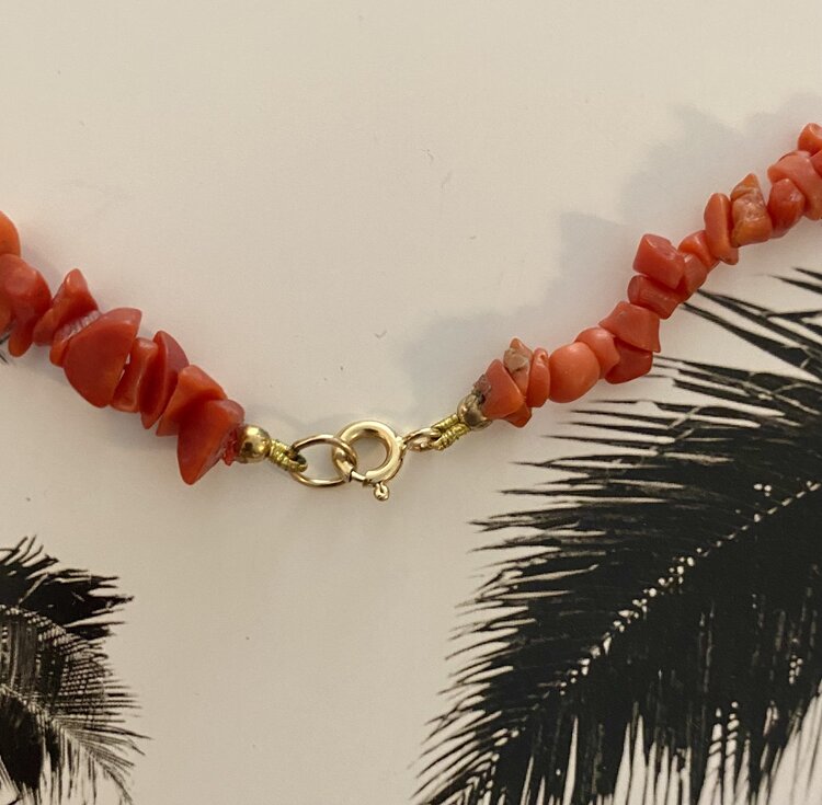 Coral branch necklace 14 crt lock