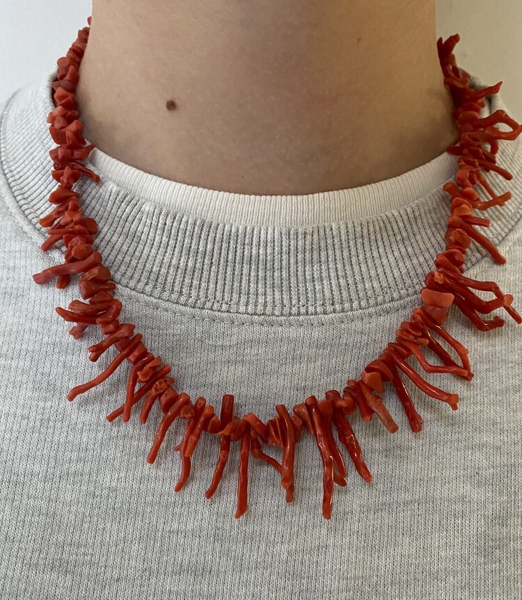 Coral branch necklace 14 crt lock