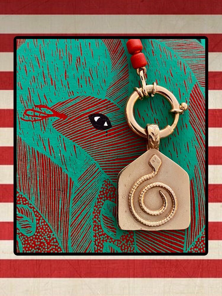 Snake amulet wearable on 2 sides 14 crt