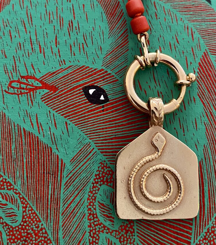 Snake amulet wearable on 2 sides 14 crt