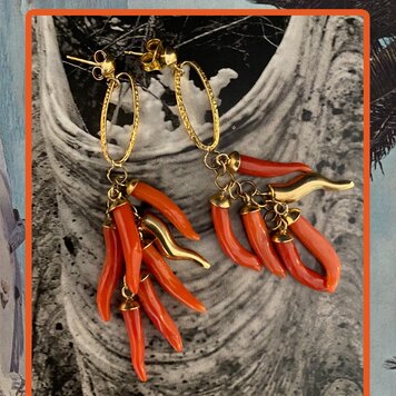 Coral dangle earring 14 crt