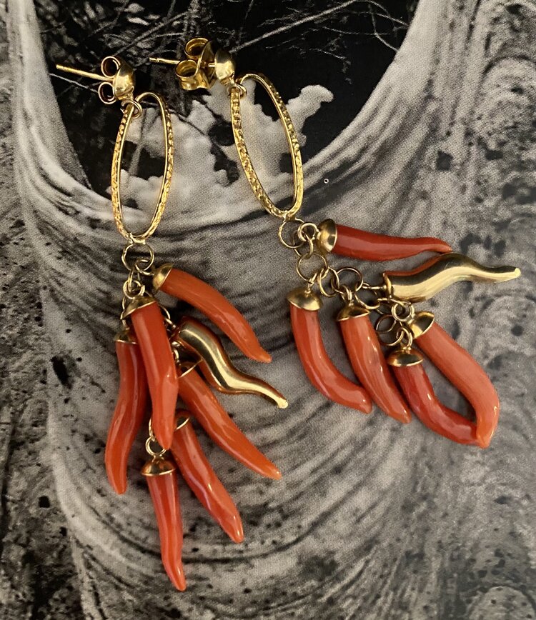 Coral dangle earring 14 crt