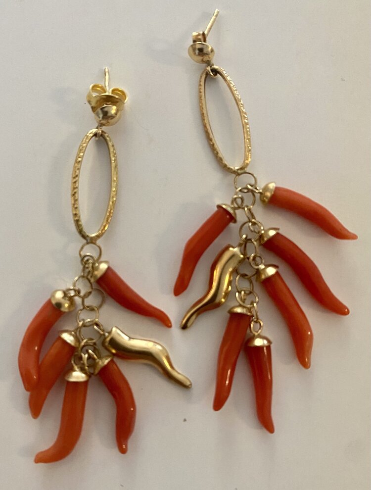 Coral dangle earring 14 crt