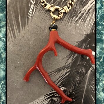 Large polished coral branch with Onyx 18crt
