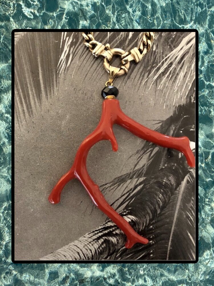 Grote Gepoijste arge polished coral branch with Onyx 18 crt yx