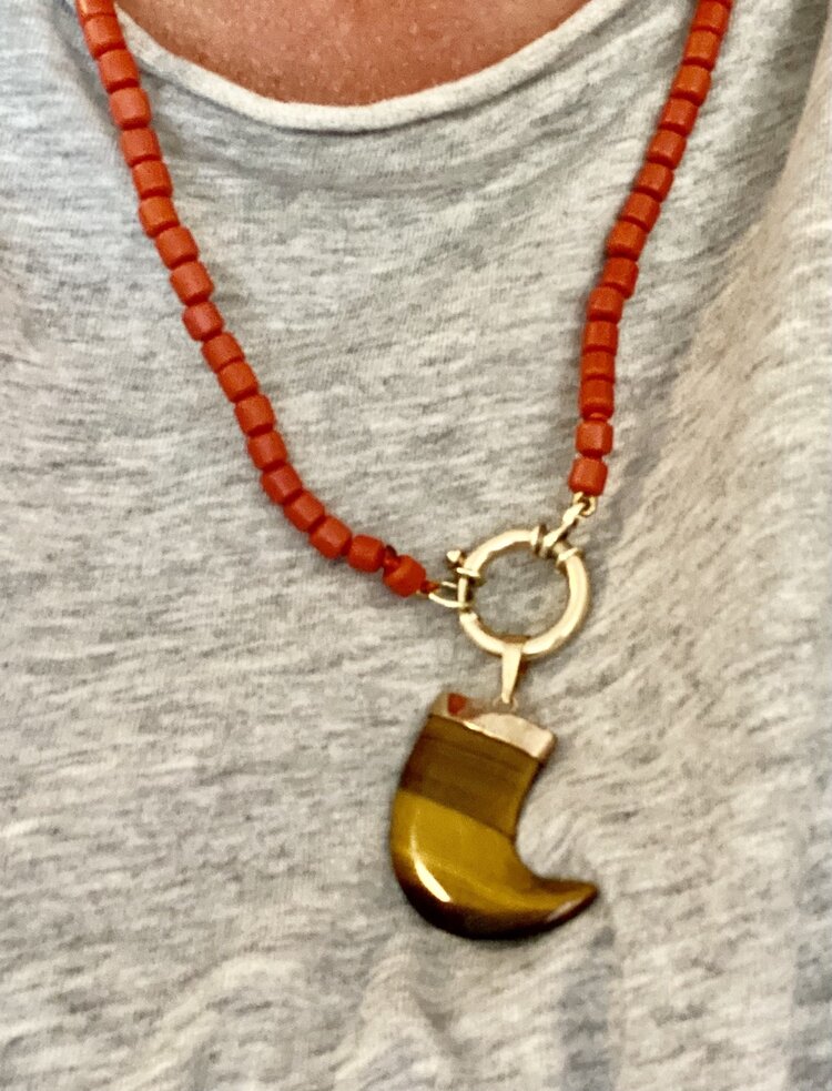 Tijgersteen faux tijgernagel in 14 crt setting