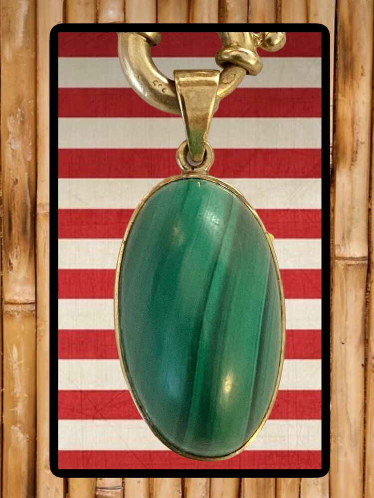 Cabochon malachite large charm 14 crt gold