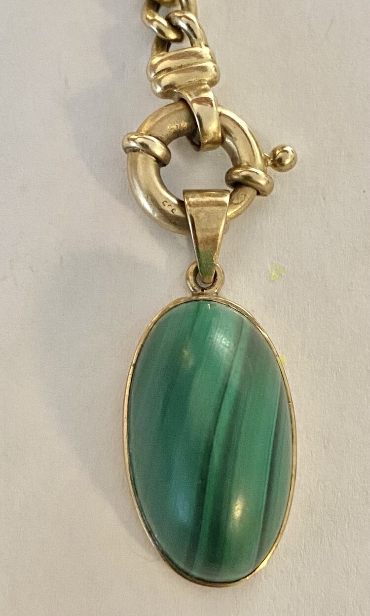 Cabochon malachite large charm 14 crt gold