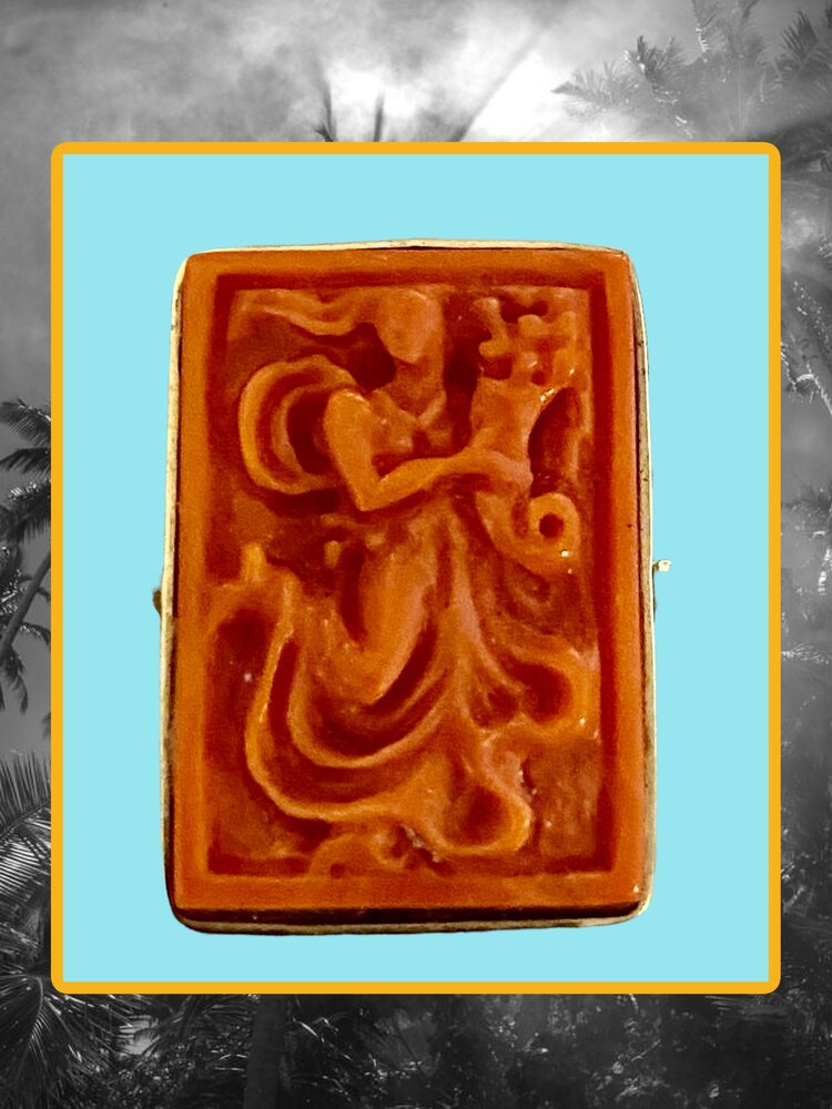 18 crt Ring met roze antiek  Siciliaans koraal cameo afbeelding Venus