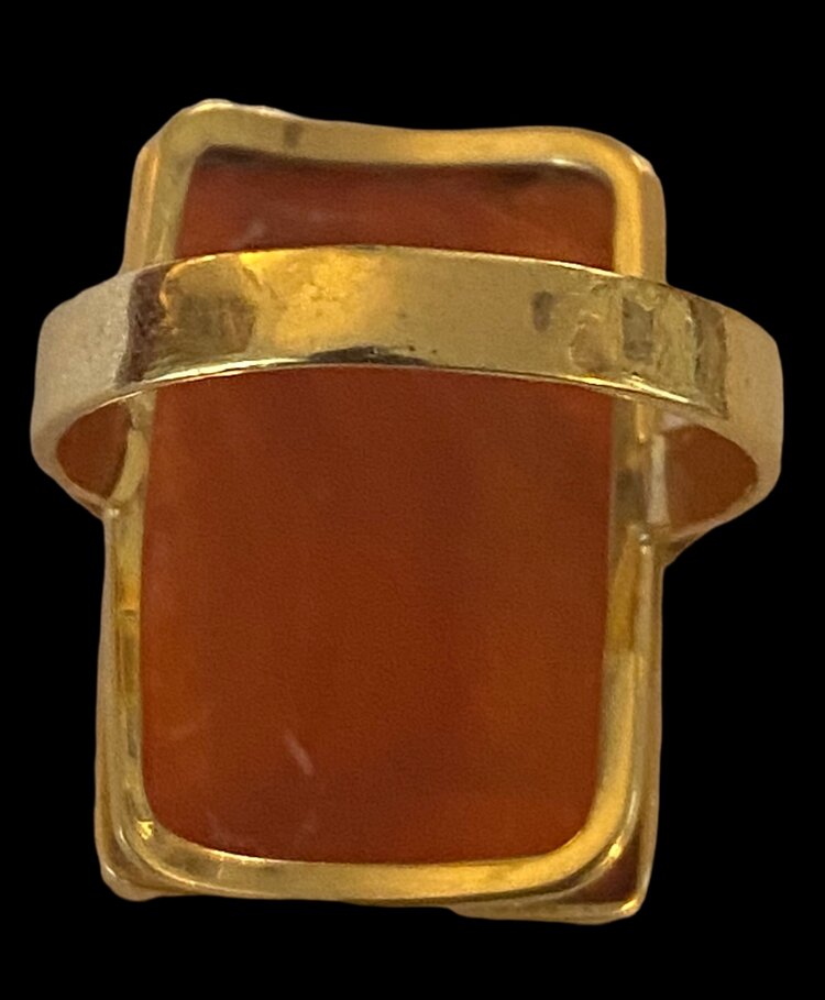 18 crt Ring met roze antiek  Siciliaans koraal cameo afbeelding Venus