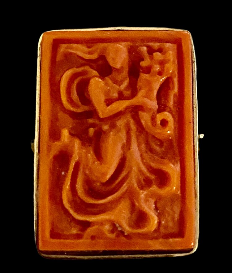 18 crt Ring met roze antiek  Siciliaans koraal cameo afbeelding Venus