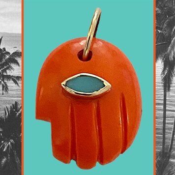 Coral Hamsa hand 14 crt gold setting