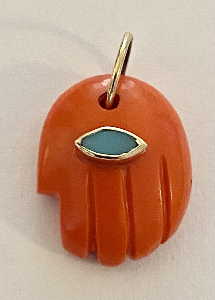 Coral Hamsa hand 14 crt gold setting