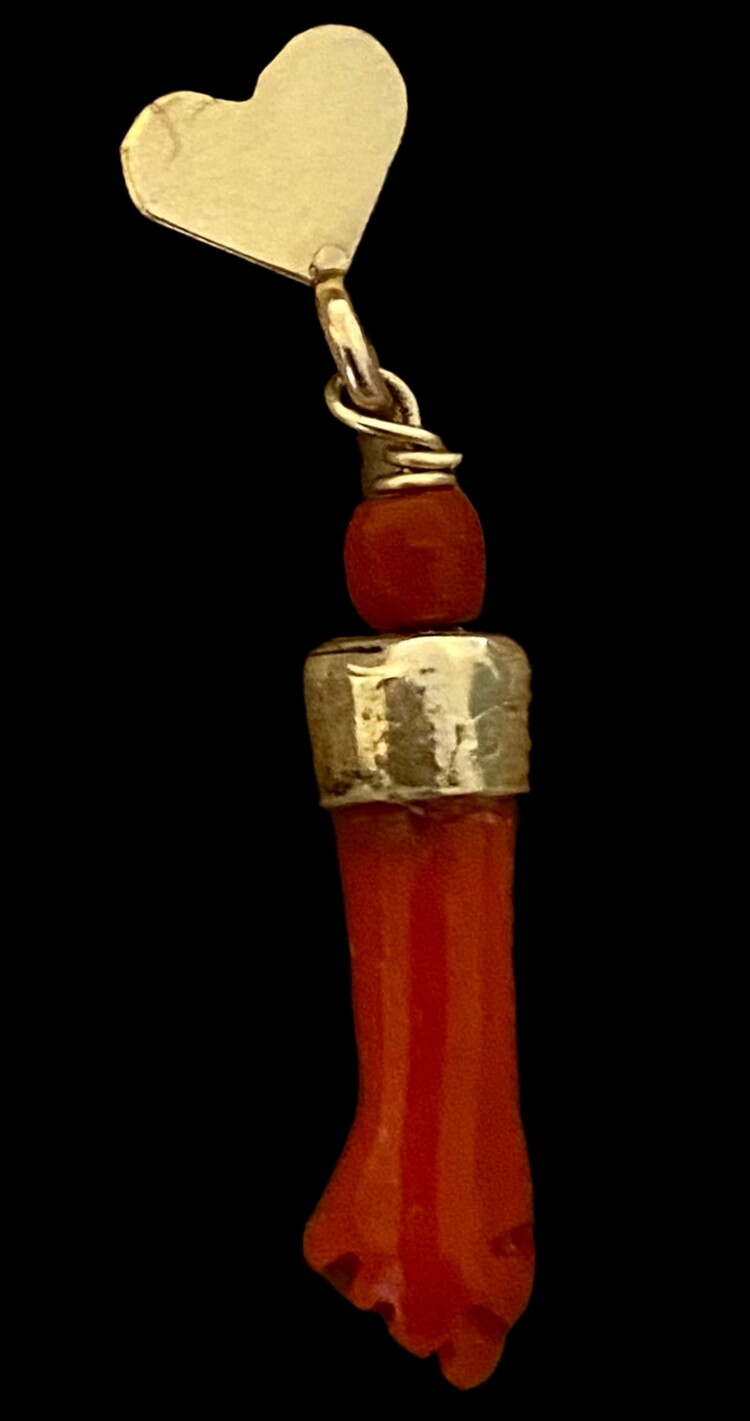 Coral Figa heart stud earring 14 crt