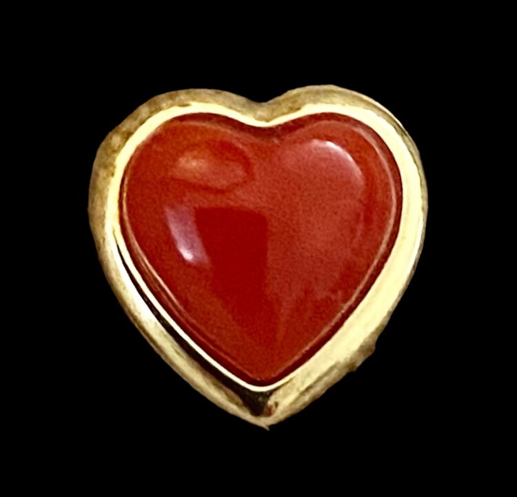 Coral heart stud 18crt