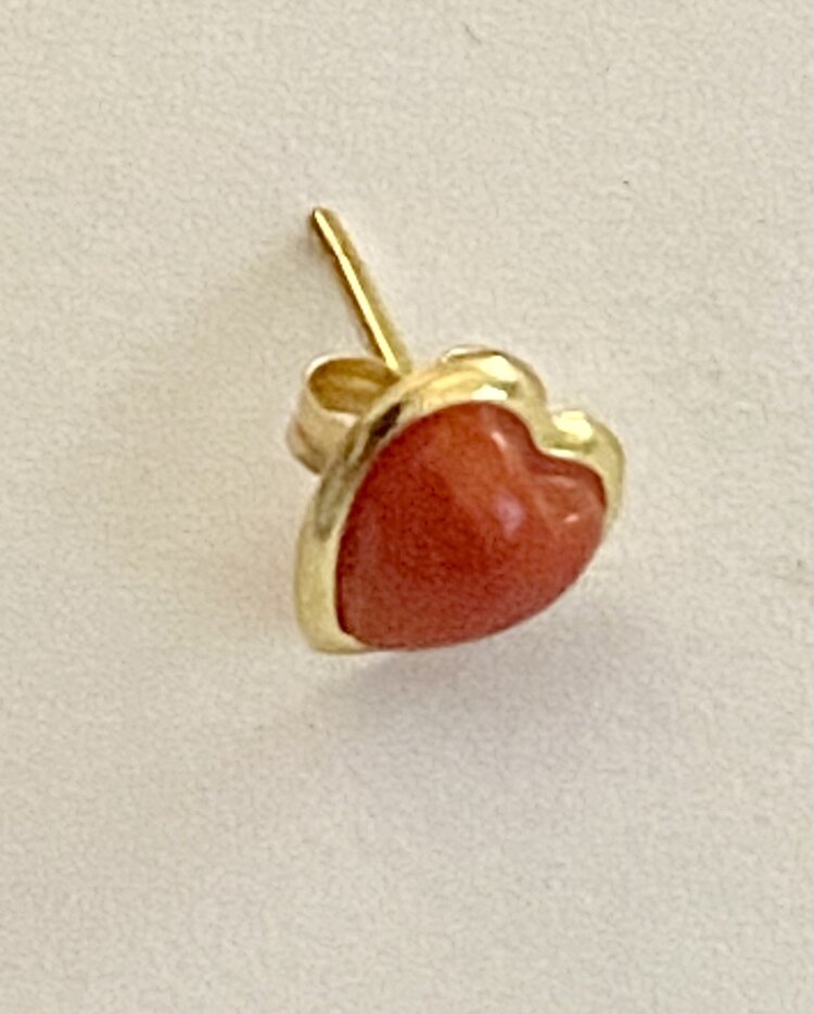 Coral heart stud 18crt