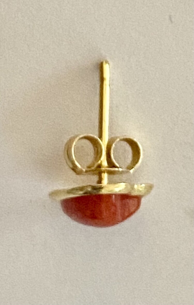 Coral heart stud 18crt