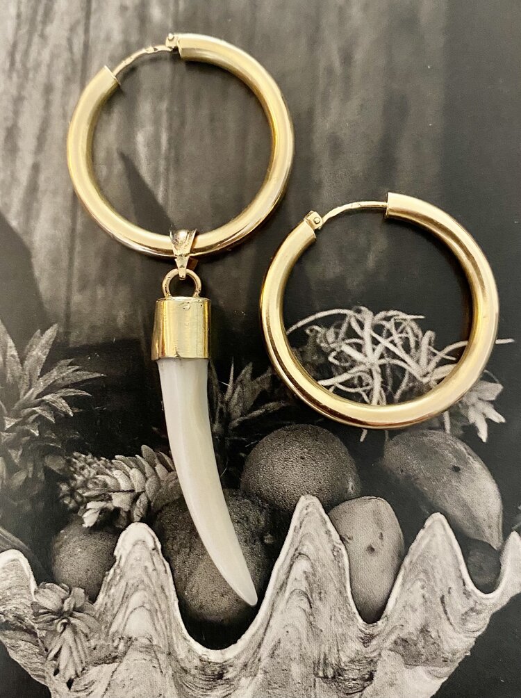Large hoops with dangle mother of pearl tooth 14 crt