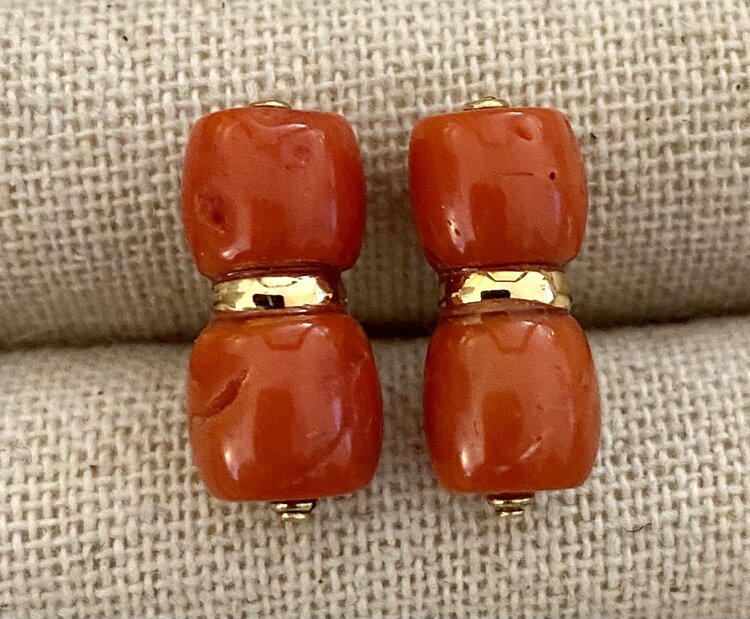 Meditteranien red coral  studs 18 crt