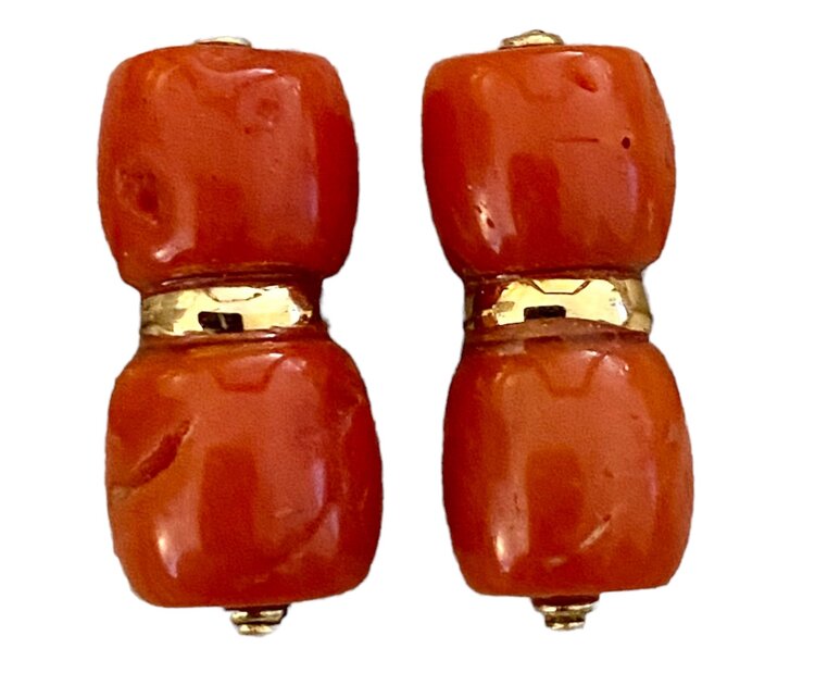 Meditteranien red coral  studs 18 crt