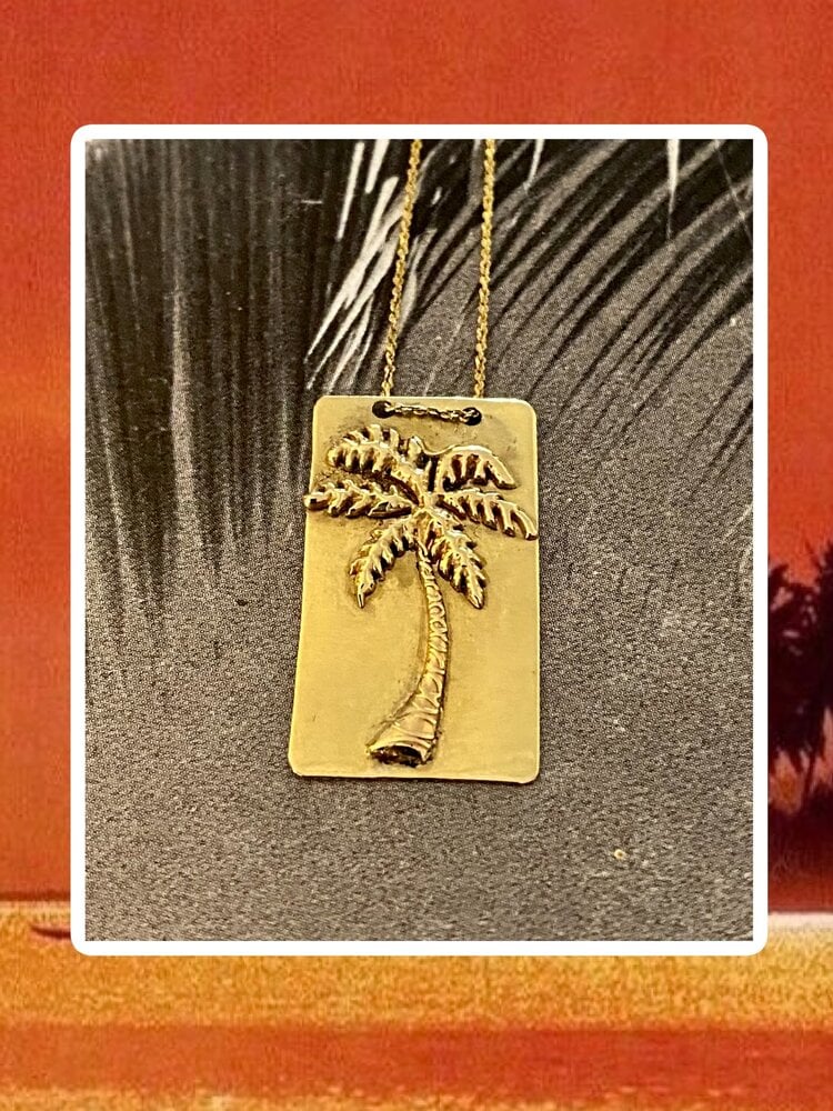 Palm plaque charm necklace 14 crt
