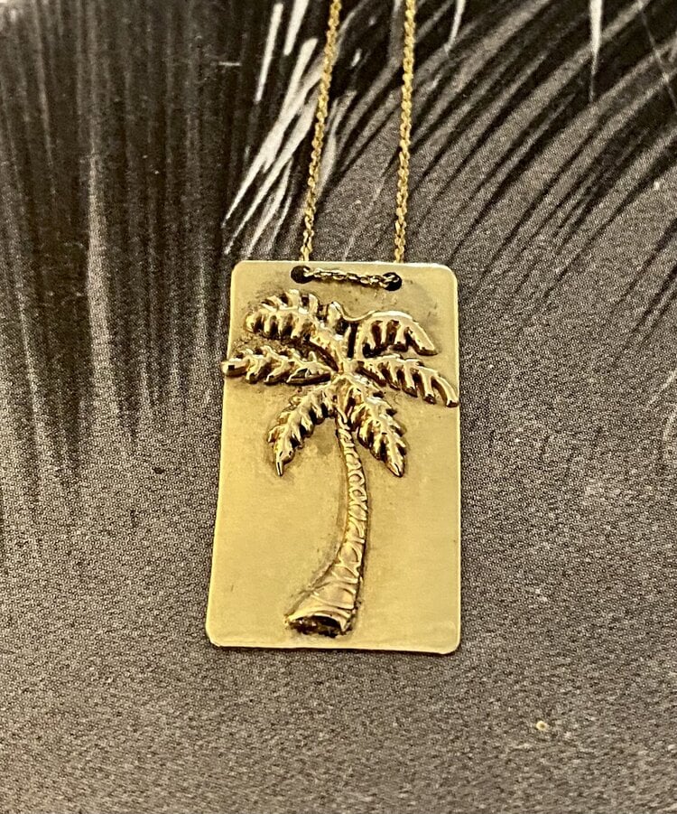 Palm plaque charm necklace 14 crt